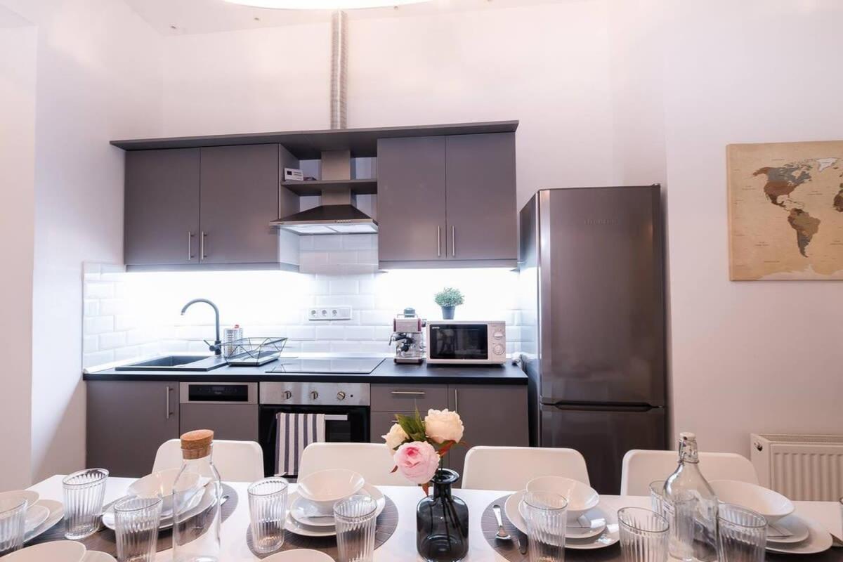 Central Brand New And Modern Apartment Budapeszt Zewnętrze zdjęcie